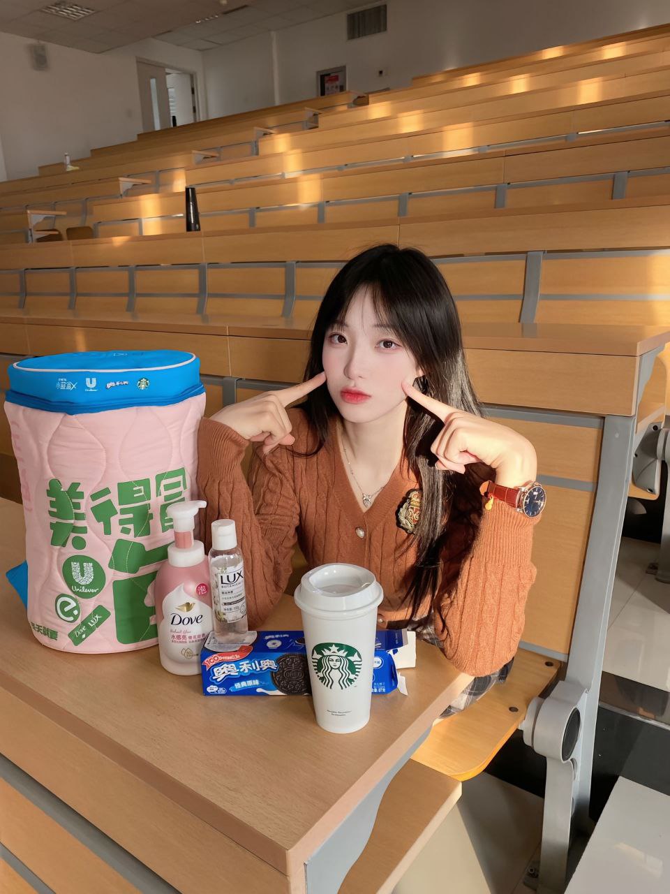 丁禹兮直播“翻车”现场，是意外还是精心设计的流量密码？