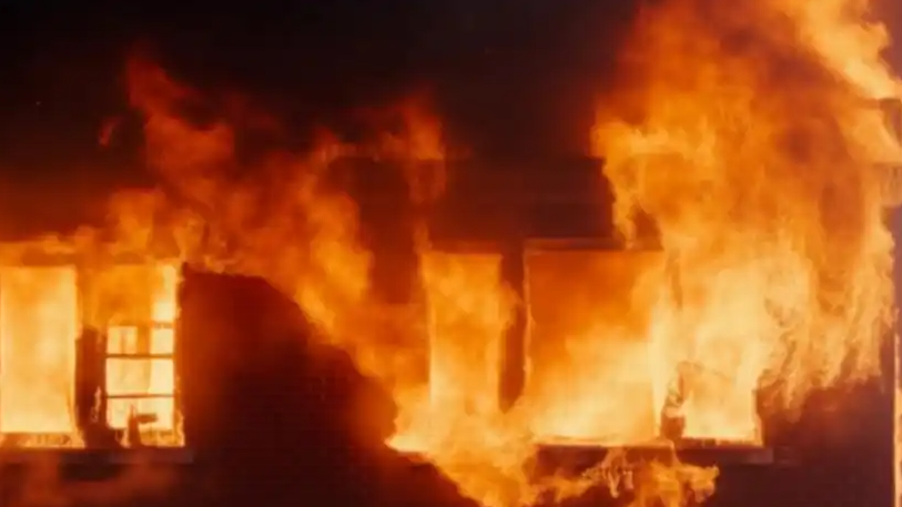 河南校园火灾案宣判：七年刑期能否抚平13个家庭的创伤？