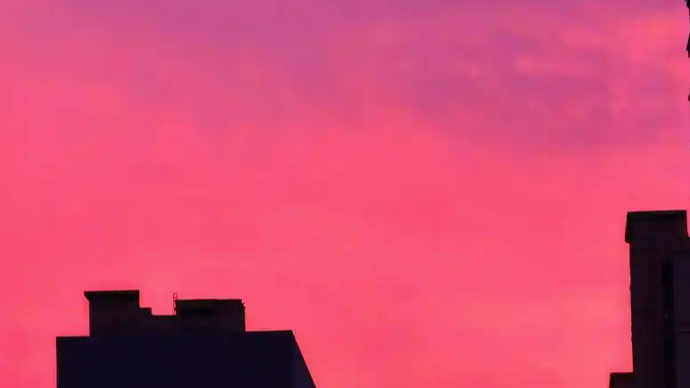 天空被“打翻的腮红盘”染成玫瑰色！英国粉红雾奇观刷屏，气象局揭秘背后真相