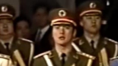 26年前那个冬夜，澳门街头为何万人空巷？一张老照片揭开热血沸腾的瞬间