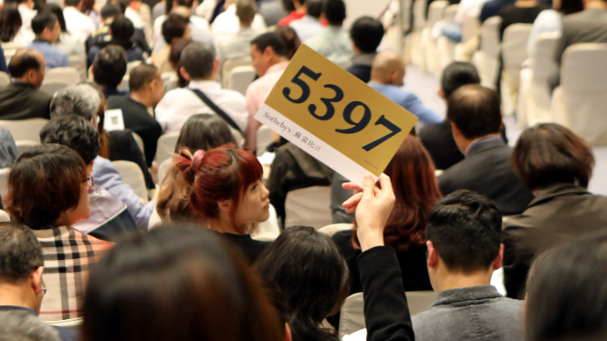 《双马图》疑云再起：庞氏后人捐赠“伪作”竟现身拍卖场？文物鉴定与诚信的罗生门