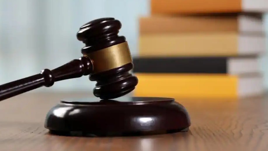 辅警文身被辞退：6年青春换不来一个“说法”？