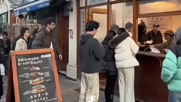 伦敦一碗胡辣汤卖130元！郑州小伙的“天价早餐”凭什么火遍国王十字？