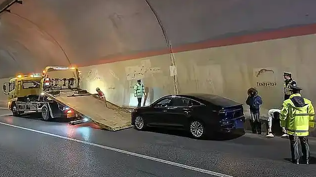 生死时速490公里！当刹车与定速巡航双双失灵，这3个保命动作你必须知道