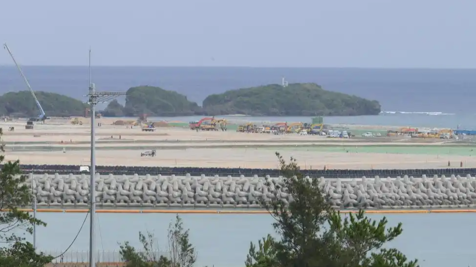 美军基地大门紧闭，污染疑云笼罩冲绳：日方调查请求遭拒，盟友关系下的“环境盲区”？