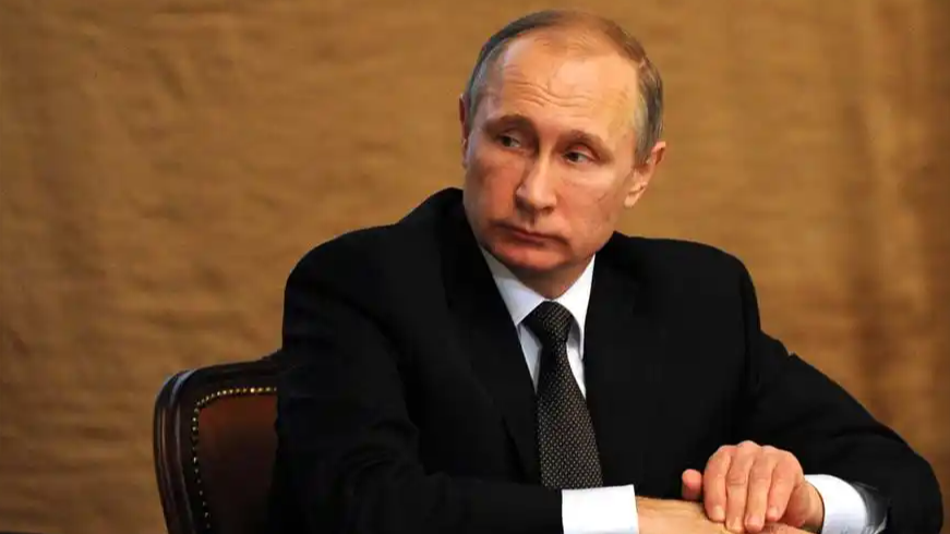 普京深夜“微服私访”莫斯科街头:当硬汉总统握上方向盘,他看到了什么?