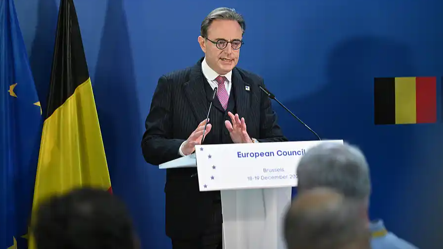 欧盟16小时马拉松峰会：900亿欧元援乌背后，一场“没通过”的博弈暴露了什么？