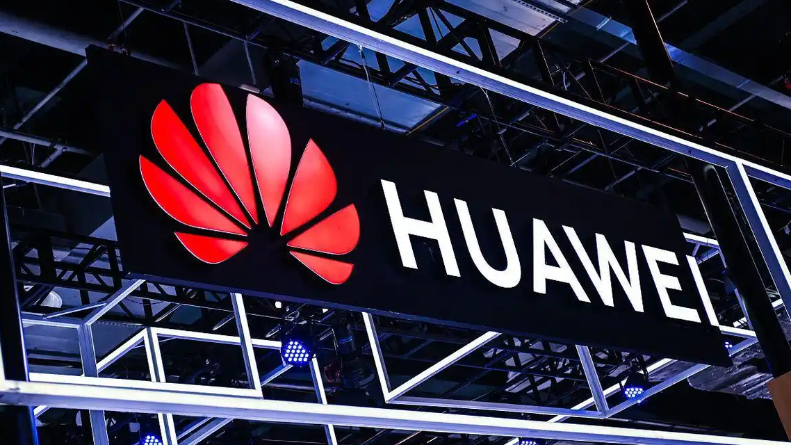 华为新机充电爆炸,售后“看图断案”:消费者权益的“电池”还剩几格电?