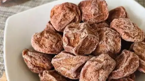 一颗话梅近百元？揭秘“进贡级”零食背后的消费迷思