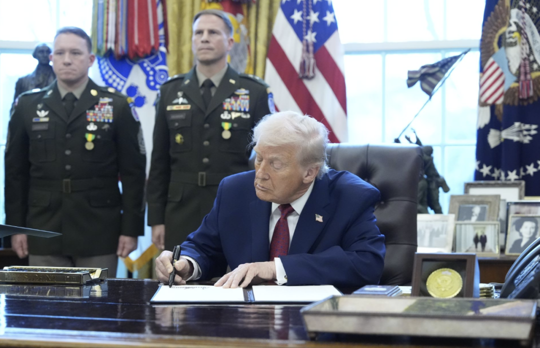 美对华“国防授权法案”再出重拳,中方强硬回击:红线不容触碰!