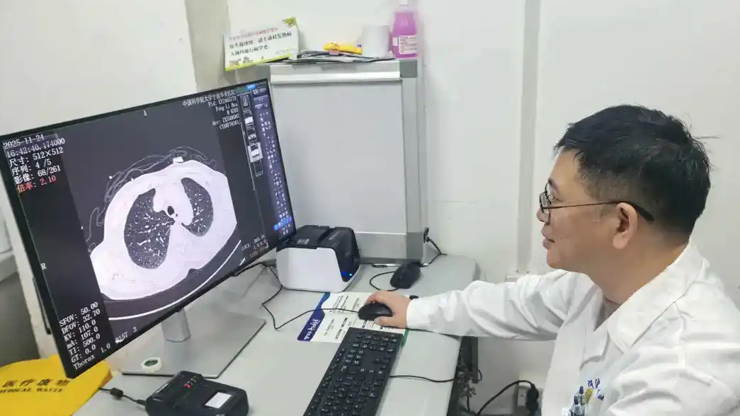 31岁不抽烟的她，陪母亲体检竟查出肺癌！医生：这个习惯可能救了你的命