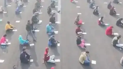 印度8000人机场跑道抢铁饭碗:一场考试,照出就业修罗场