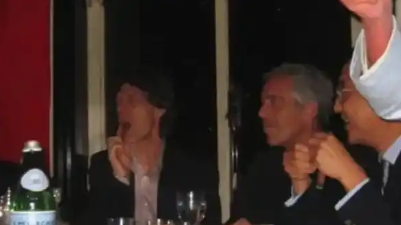 克林顿泳池照曝光!爱泼斯坦案30万页档案揭开美国政坛最隐秘派对