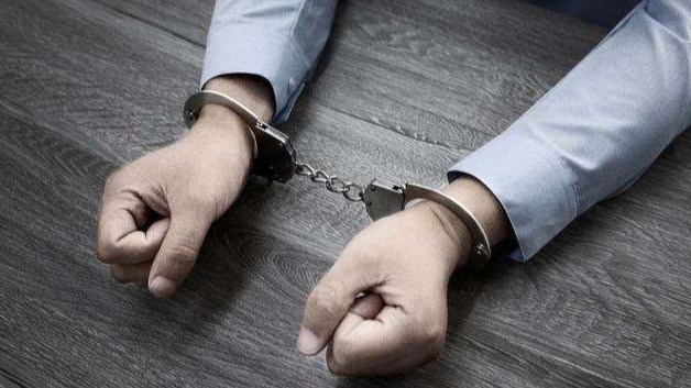 直播乱象再升级！网红外滩撒泼煽动“人肉”保安，法律铁拳教你做人