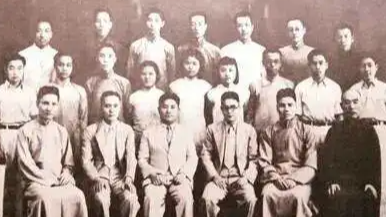 他不是演员，却“演”了一辈子商人：300大洋起家的红色资本家，如何用生意掩护革命？