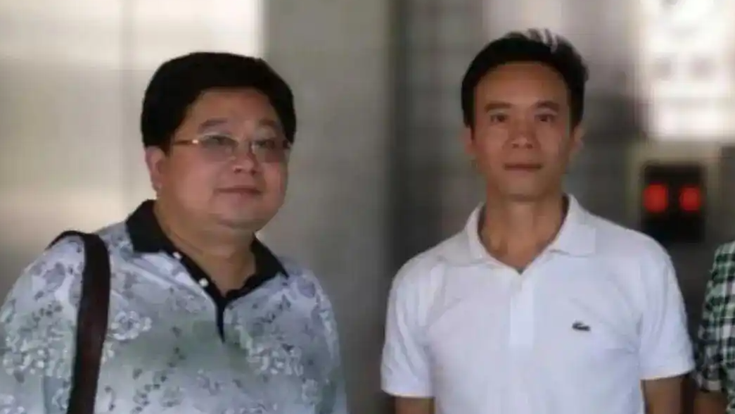 鸡蛋与路灯：一篇悼友文为何能刺穿全网的情感铠甲？