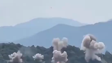 F-16战机空袭废弃赌场！泰柬边境冲突骤然升级，东南亚火药桶一触即发？