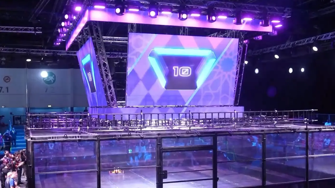 中国“深海巨鲨”阿布扎比撕碎对手！格斗机器人夺冠背后，是硬核科技还是暴力美学？