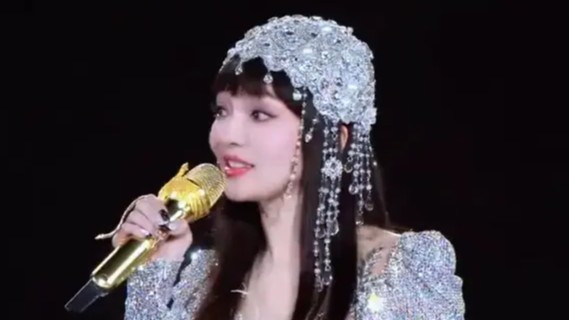 张韶涵演唱会高情商破裁员传闻：一句调侃，胜过千言万语的危机公关