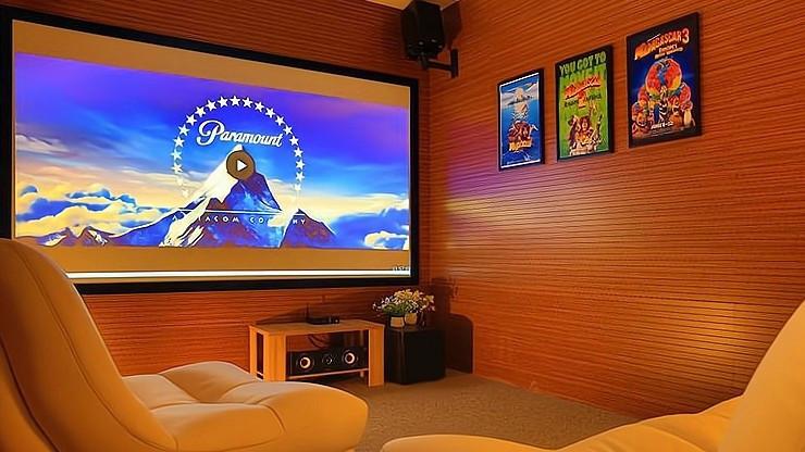 三亚“私人影院”变“隐秘会所”？警方雷霆出击，32岁老板被刑拘背后，是行业乱象还是监管漏洞？